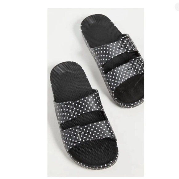 Freedom Moses Sandals in Black- 7/8, 8/9 - Picture 2 of 7